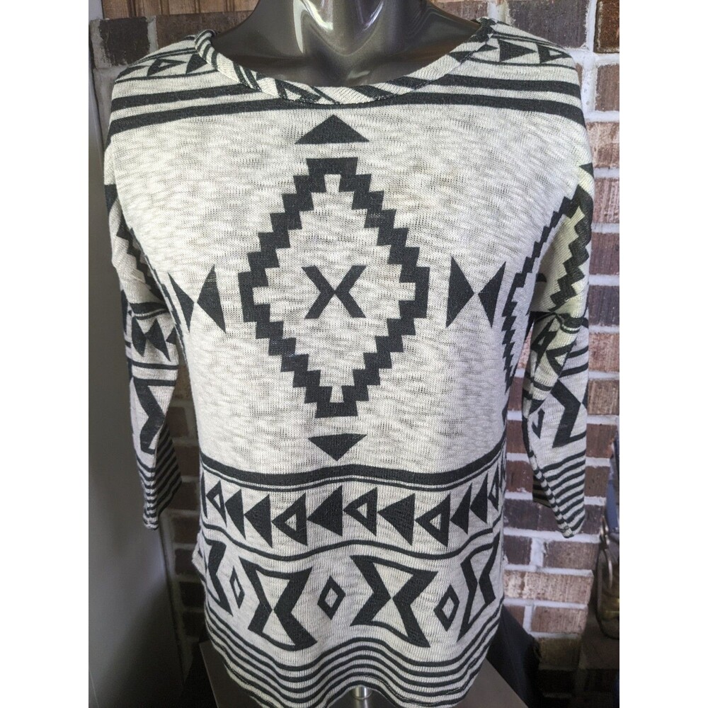 Women's Aztec Western Boho Style Pullover Sweater Flattering Cut Size Medium
